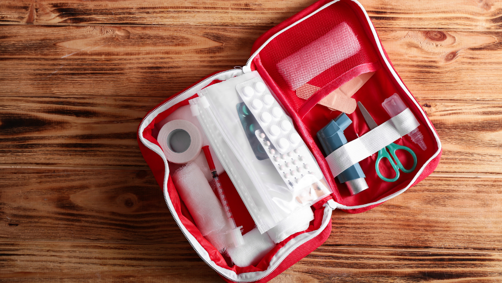 Créer une trousse d’urgence familiale : les produits essentiels pour toute situation